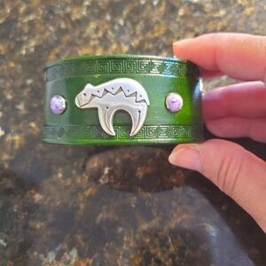𝅺GREEN Leather Cuff Bracelet with metal cabochon